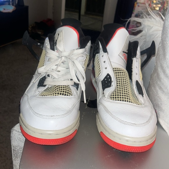 Air jordan 4 started yellowing on the net so I quit wearing these, 4 sale asap - Picture 2 of 6